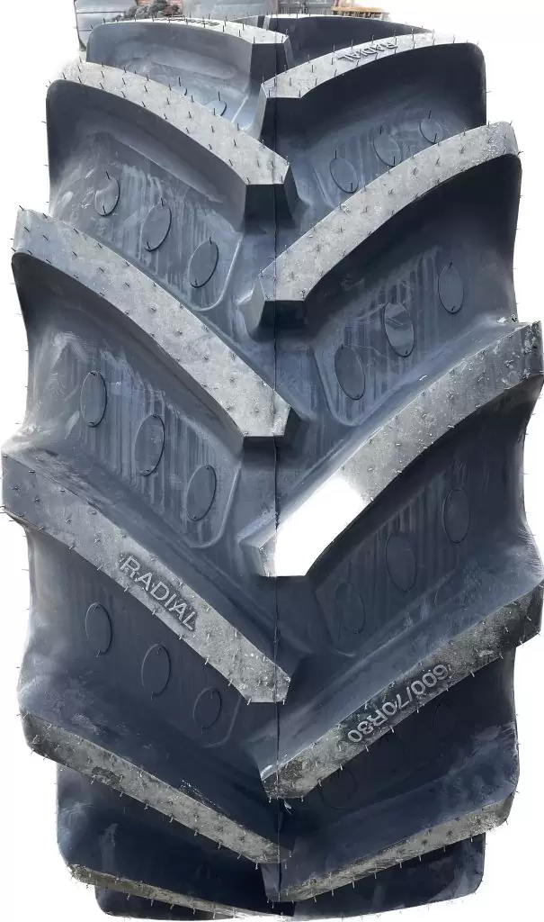 Сельскохозяйственная шина 600/70R30 BKT AGRIMAX RT 765 152D TL