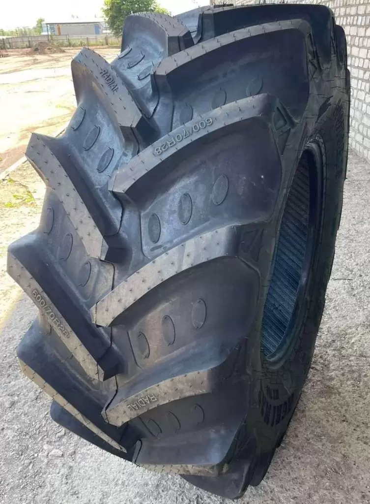Сельскохозяйственная шина 600/70R28 BKT AGRIMAX RT 765 157D R1W TL